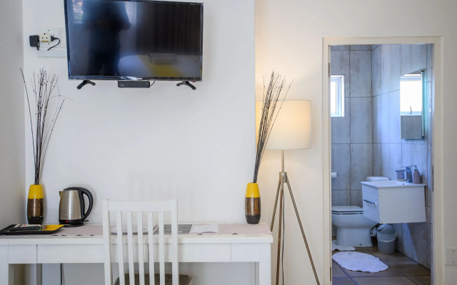 Caza Beach Guesthouse