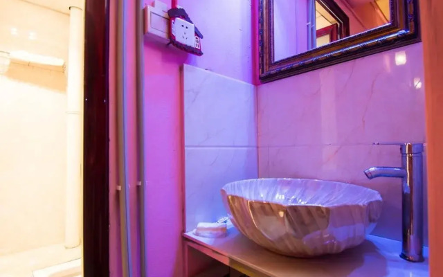 Mr. Xu's Space Capsule Youth Hostel