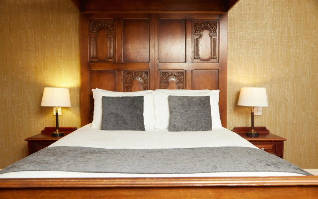 The Fieldhead Hotel by Greene King Inns
