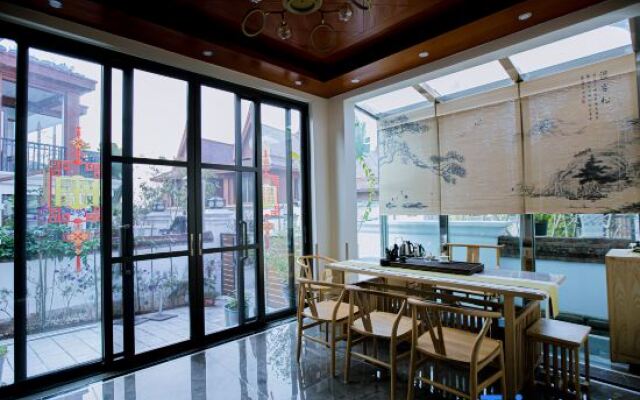 Santa Bara Fanye Residence