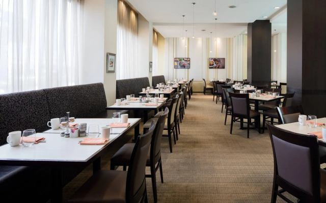 Delta Hotels by Marriott Edmonton South Conference Centre