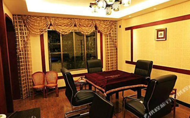 Royal Garden Holiday Theme Hotel