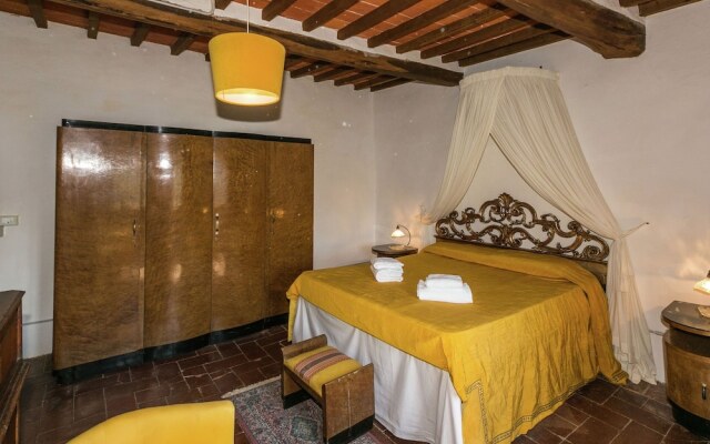 A Beautiful, Traditional Tuscan Hamlet in the Hills