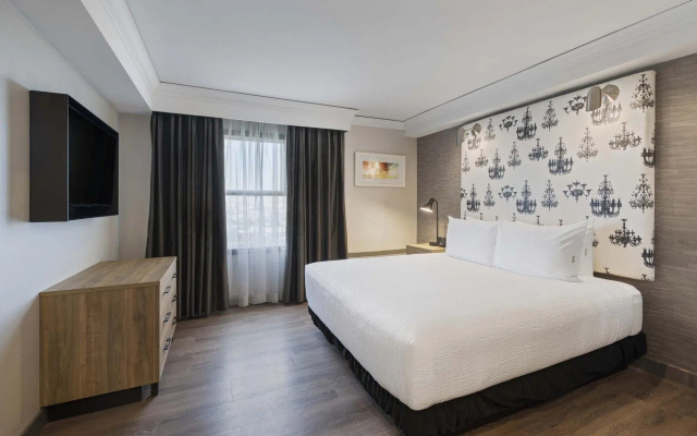Sandman Signature Toronto Airport Hotel