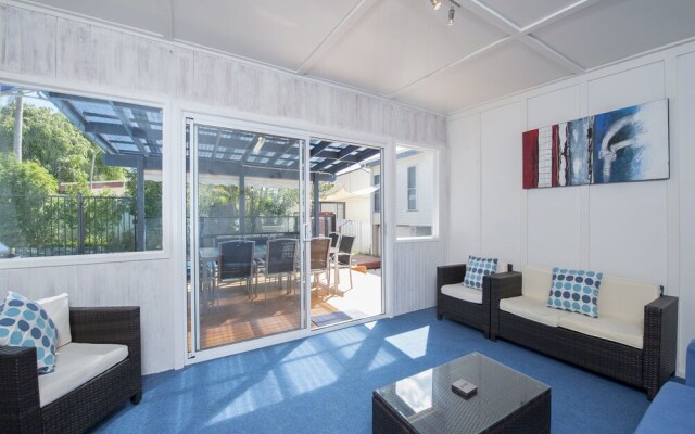 Beach and Bay, 121 Shoal Bay Road