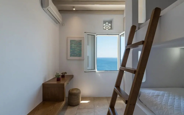 La Chapelle Est and Ouest in Tinos