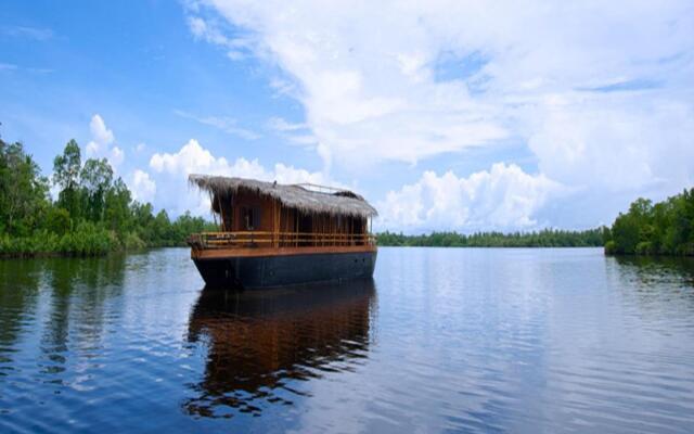 Yathra Houseboat