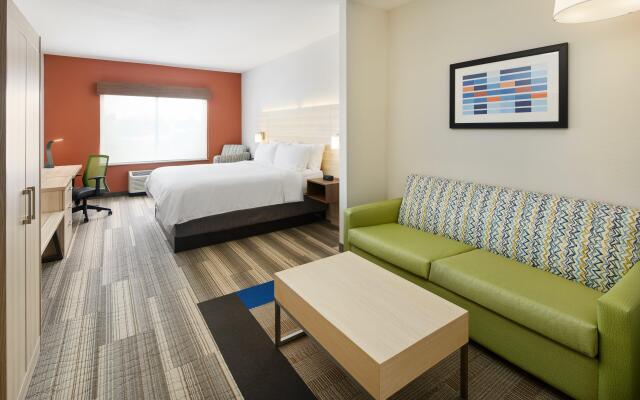 Holiday Inn Express & Suites Salem by IHG