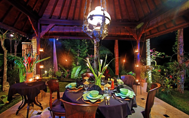 The Mahogany Villa