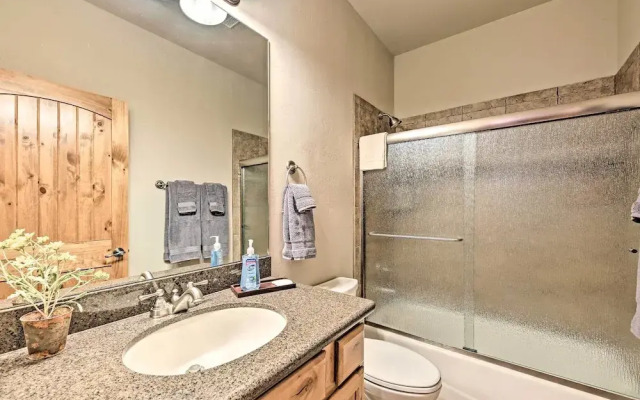 < 1 Mi to Torreon Golf Club: Show Low Condo