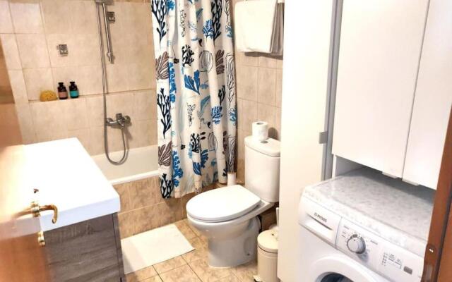 Fully equipped 2-bedroom flat unique view all year