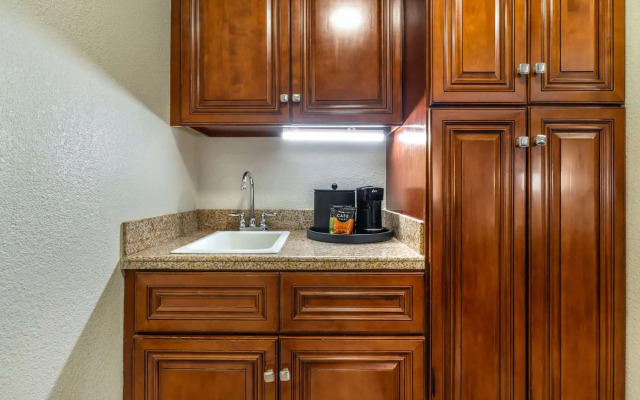 Best Western John Muir Inn