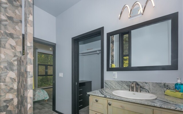 Brisa De Verano 2 Bedroom Home by RedAwning