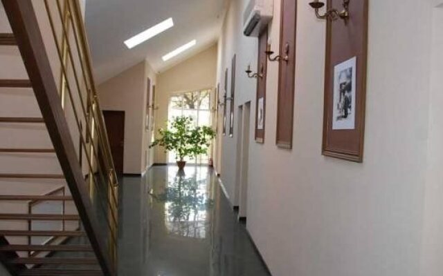 Pod Lipami Hotel