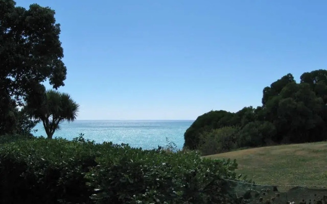 Dolphin Lodge