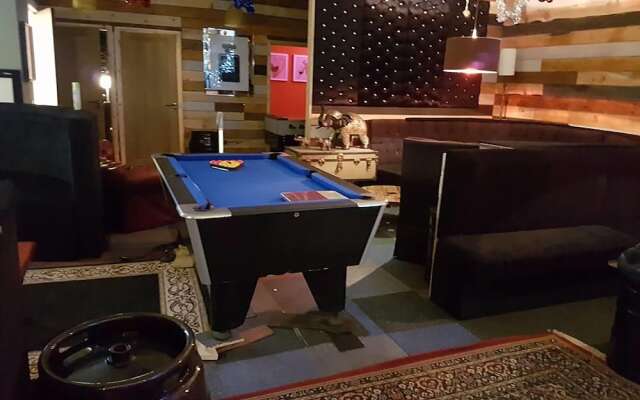 Manchester Party Pad