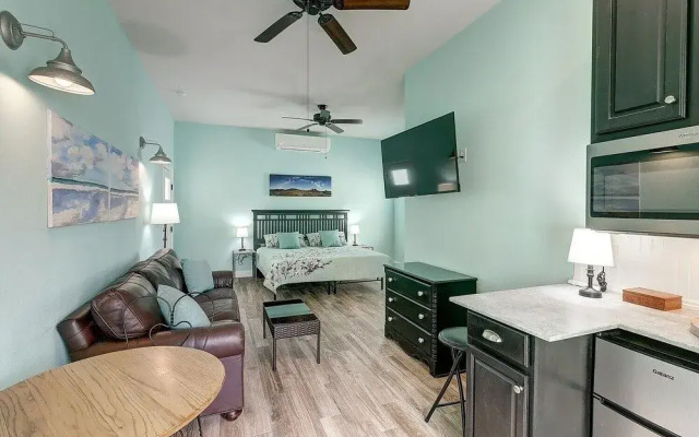 Tropical Niche 3 Bedroom Home by Redawning