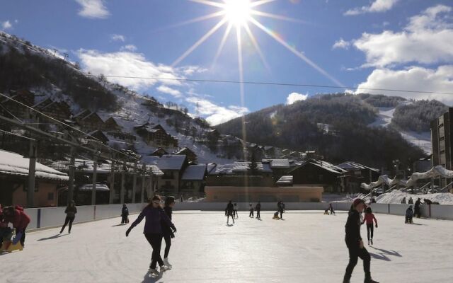 Studio 4 People Exposed East