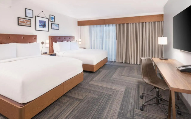 Radisson Hotel & Suites