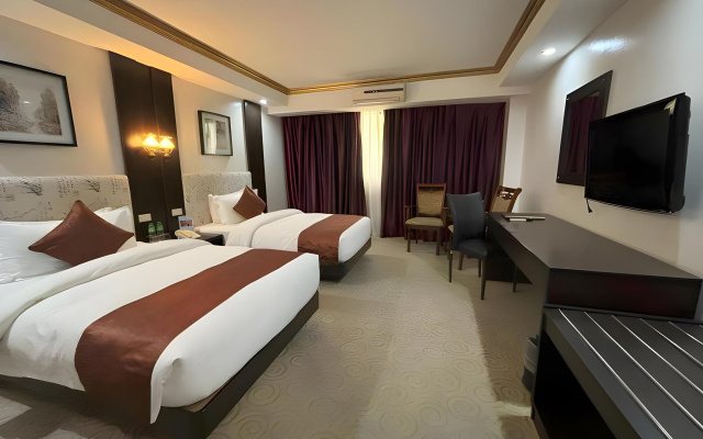 Lido De Paris Hotel