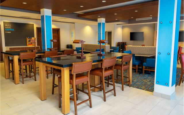 Holiday Inn Express & Suites Las Vegas - E Tropicana, an IHG Hotel