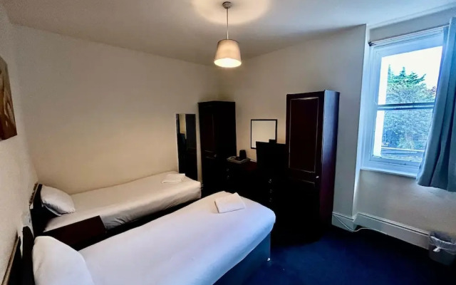 Cumberland Hotel