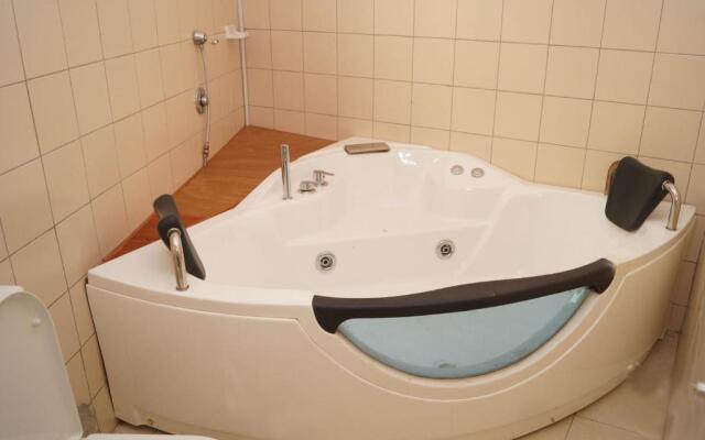 Biyem Hotel