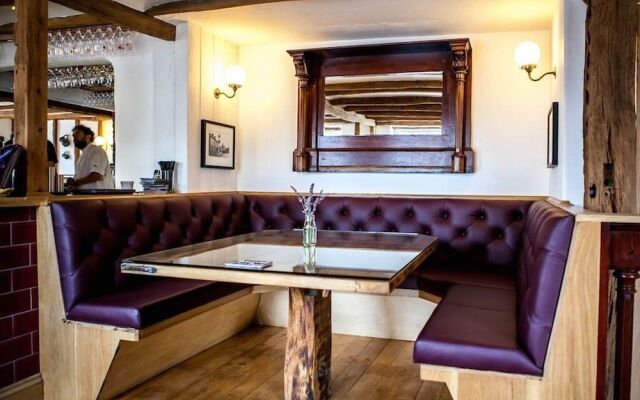 The Horse & Cart Inn