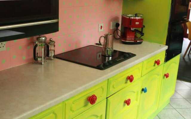 Colourful Forest of Dean Pikehouse