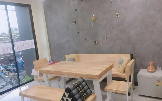 5 Chang Palace Hotel