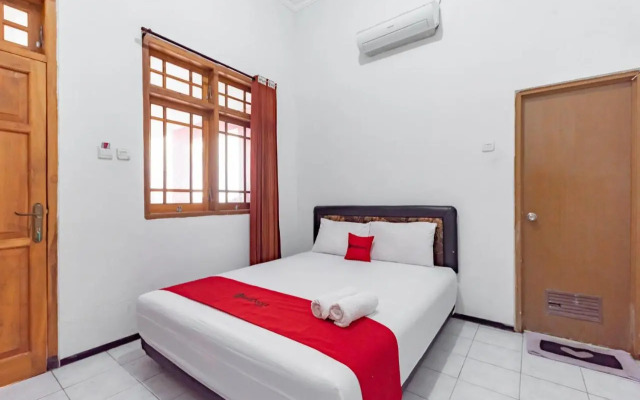 RedDoorz @ Ciliwung Street