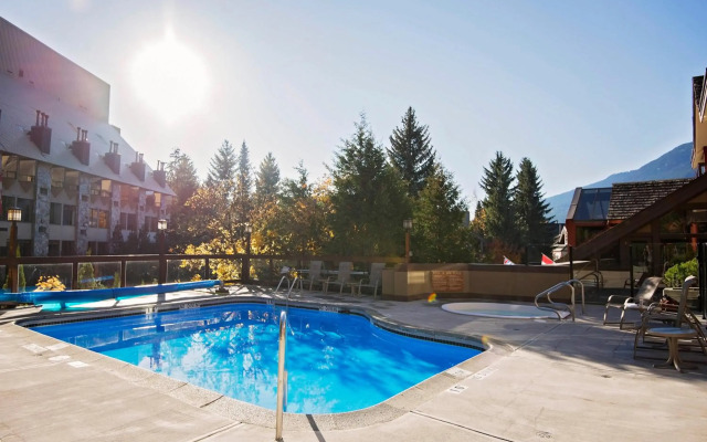 Whistler Village Inn And Suites