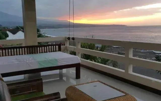 Solaluna Beach Homestay