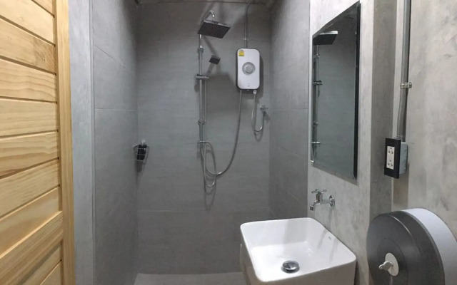 UdonBackpackers Beds and cafe