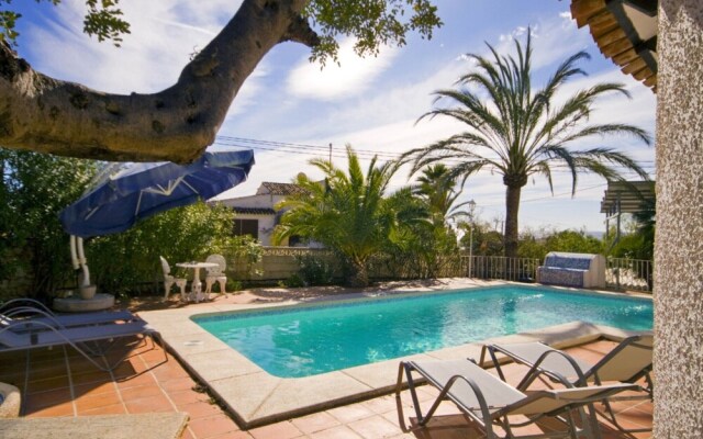 Villa - 4 Bedrooms with Pool and WiFi - 104982