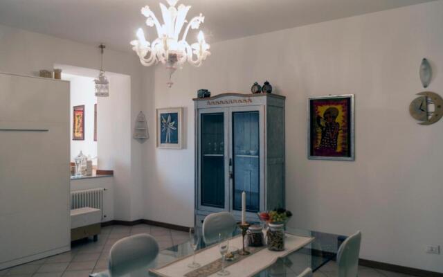 Casa Del Sole Appartamento N° 2 White And Gold Room