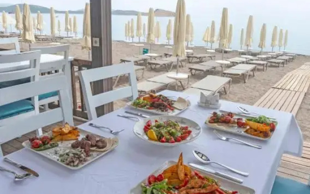 Omer Aybak Beach Hotel