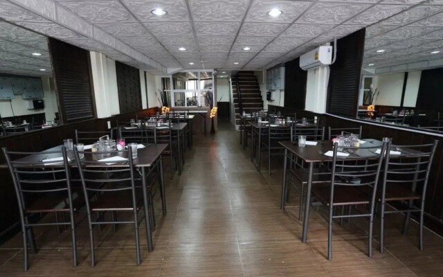 Sukhumvit 20 Guest House