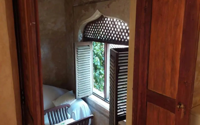 Samaki House