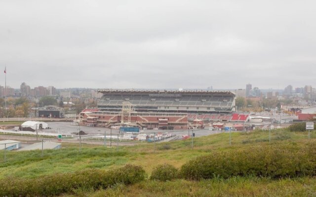 Calgary City View by Elevate Rooms