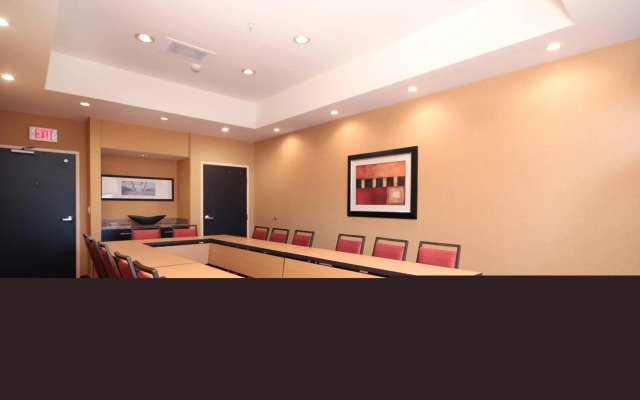 Courtyard By Marriott Dallas - Lewisville