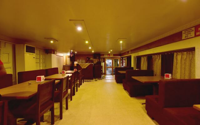 OYO 22915 C M Regency