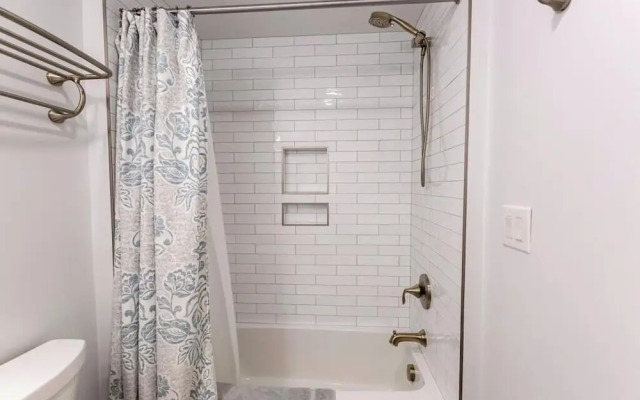 Wilmington Avenue 50 #102