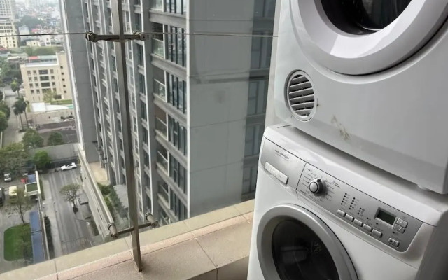 Metropolis Apartment