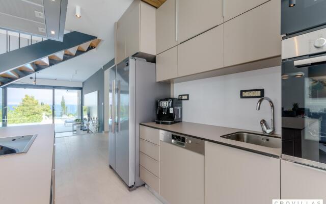 Pax in Sutivan with 3 bedrooms and 3 bathrooms