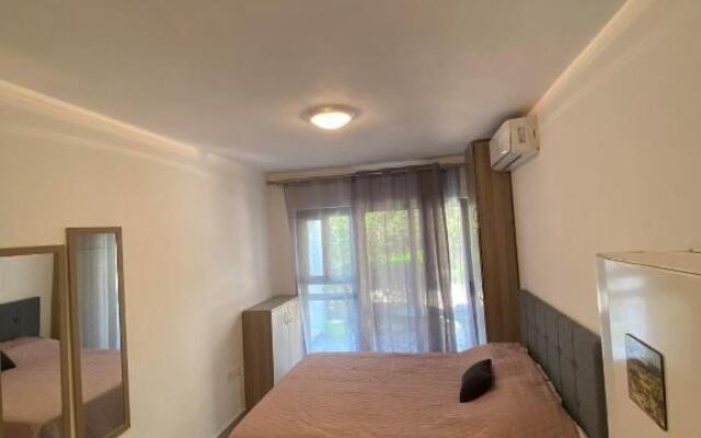 Ground Floor Studio (Fully renovated)