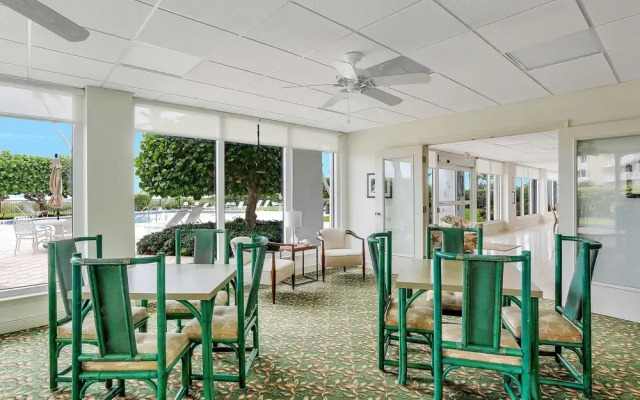 Bungalow-style Beachfront Condo With Pool