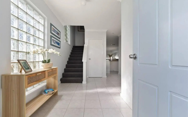 Canal Home -Close to Beach and City Centre