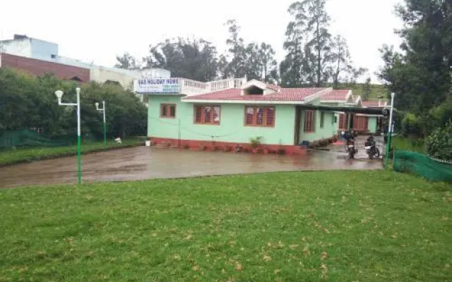 S & S Holiday Home