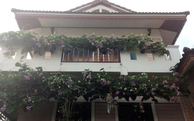 Loy Manee House